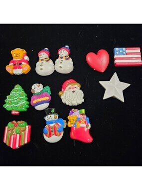 Novelty button covers Santa Snowmen flag star heart Holiday Flair vintage